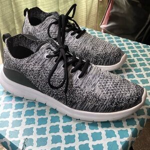 Champion men’s Black and White Knit Sneakers